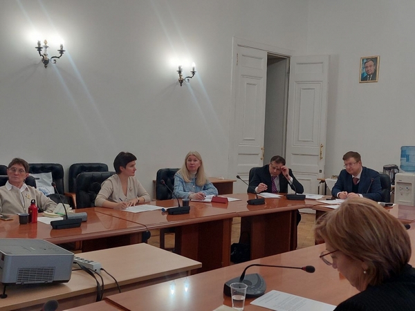 Многоязычие в ООН, подготовка переводчиков и вызовы ИИ: экспертный диалог